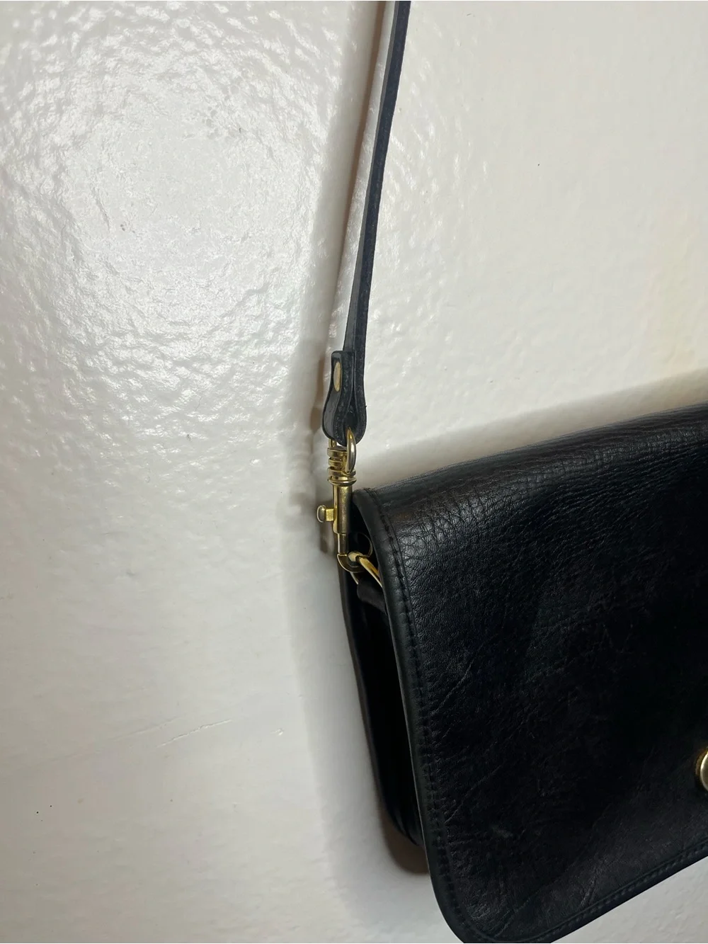 Vintage Hunt Club Black Leather Shoulder Bag with Gold Hardware